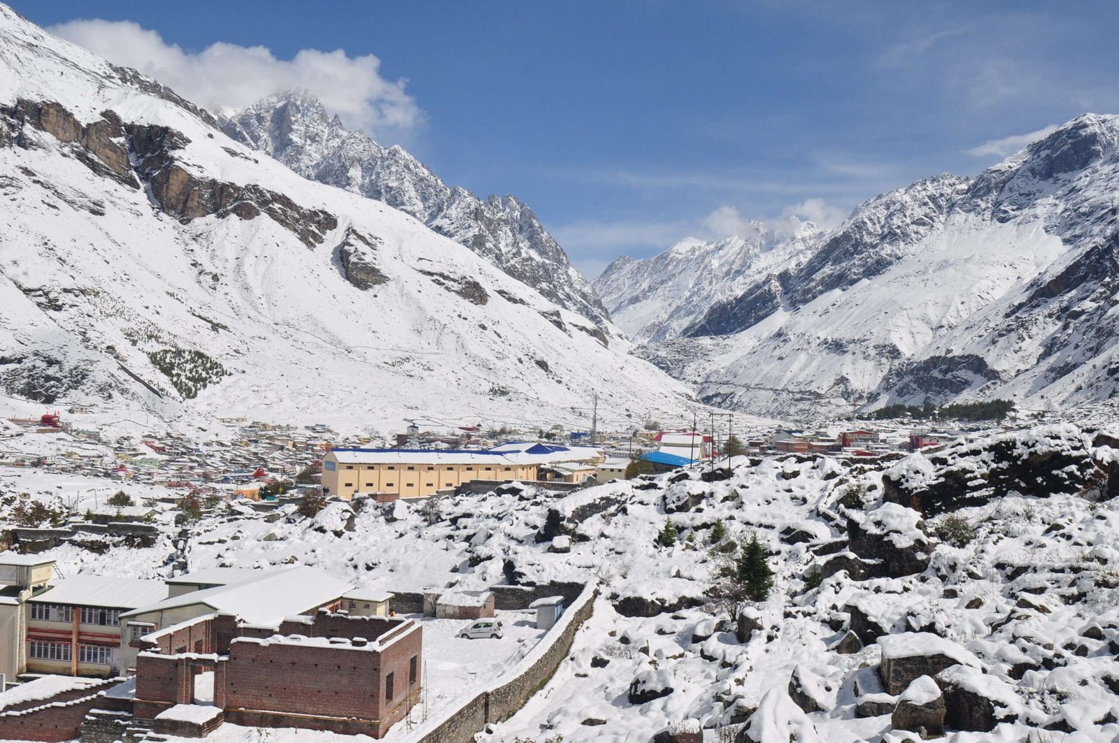 snowfall-badrinath-dham-distric-chamoli-uttarakhand-state